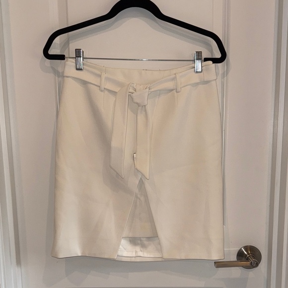 White House Black Market Chic White Skirt with Belt Size 4 - Picture 1 of 5